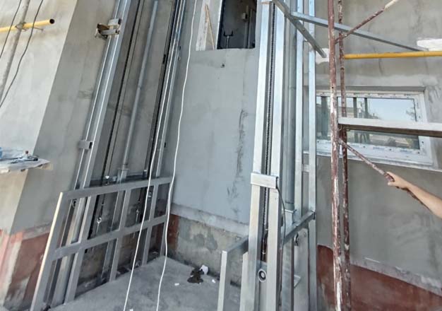 Hydraulic elevator lifting platform